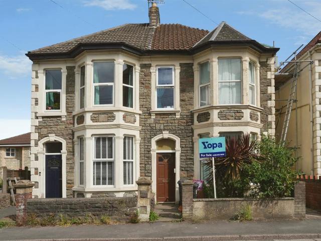 Flat for sale in Kingswood, South Gloucestershire