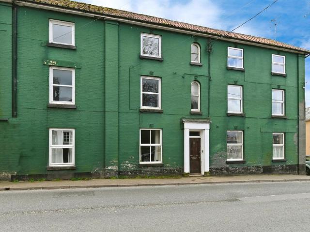 Flat for sale in Bedingfield, Suffolk