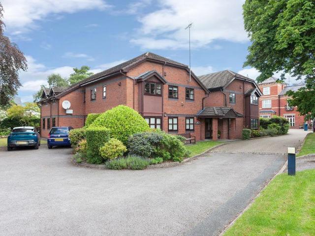 Flat for sale in Congleton