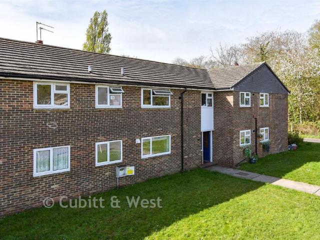 Flat for sale in Arundel, Clapham