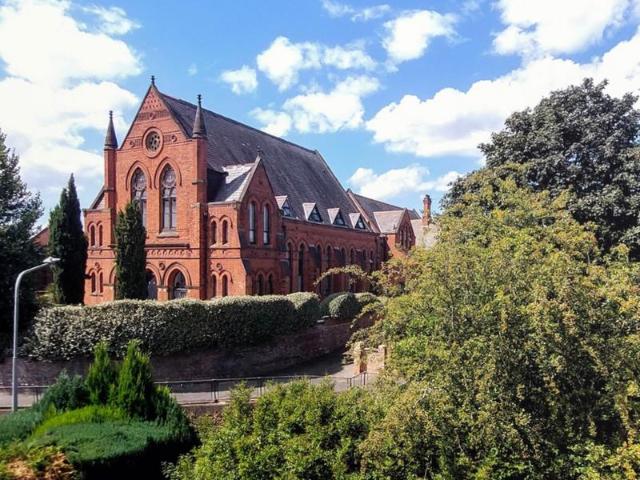Flat for sale in Castle, Leftwich