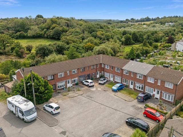 Flat for sale in Pontyclun, Wales