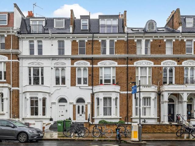 Flat for sale in Brook Green, Greater London