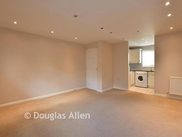 Flat for sale in Harold Wood, Greater London