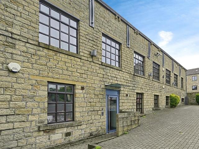 Flat for sale in Holme Valley, Honley