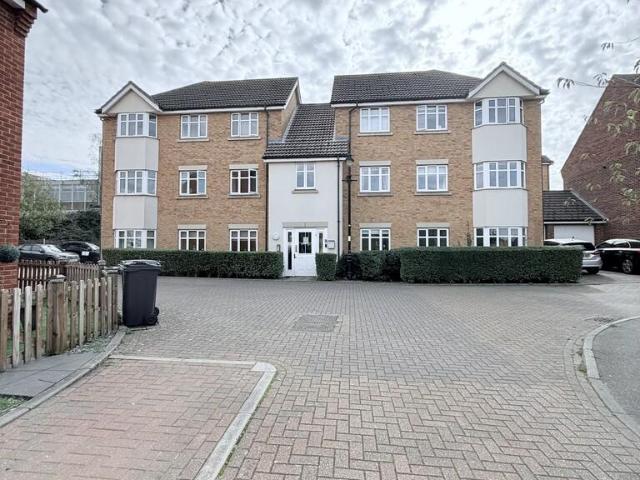 Flat for sale in Orsett, Essex