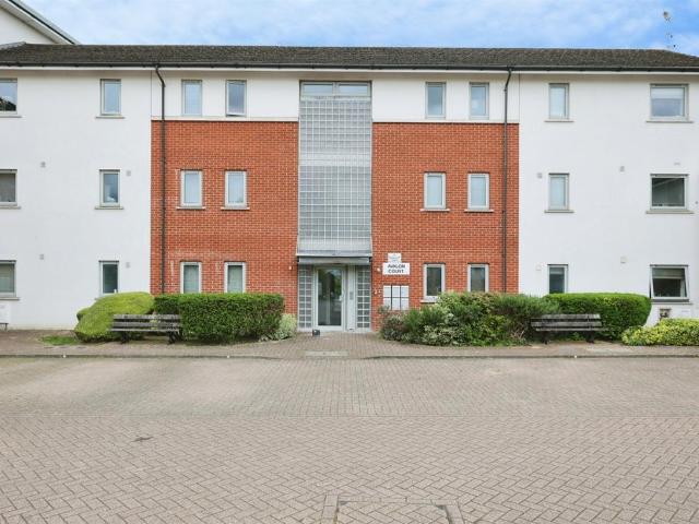 Flat for sale in Otterspool, Bushey