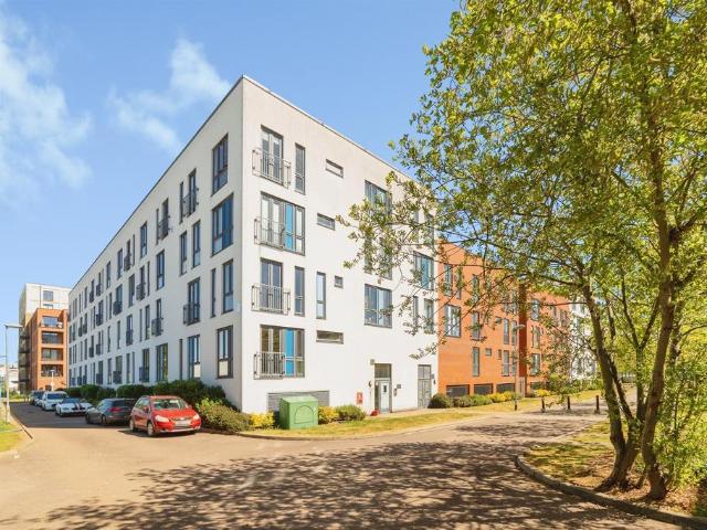 Flat for sale in Fretherne, Hertfordshire