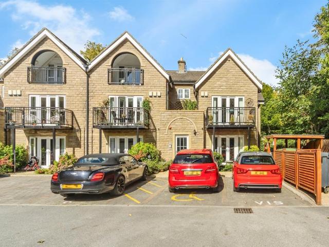 Flat for sale in Roundhay, West Yorkshire