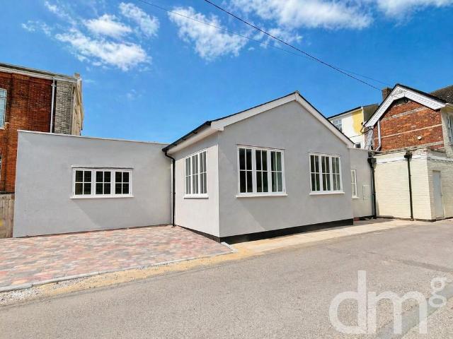 Flat for sale in Chipping Hill, Essex