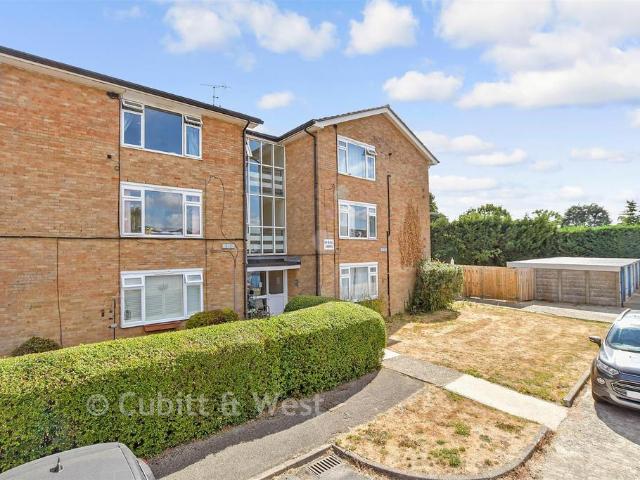 Flat for sale in Red Hill, Surrey