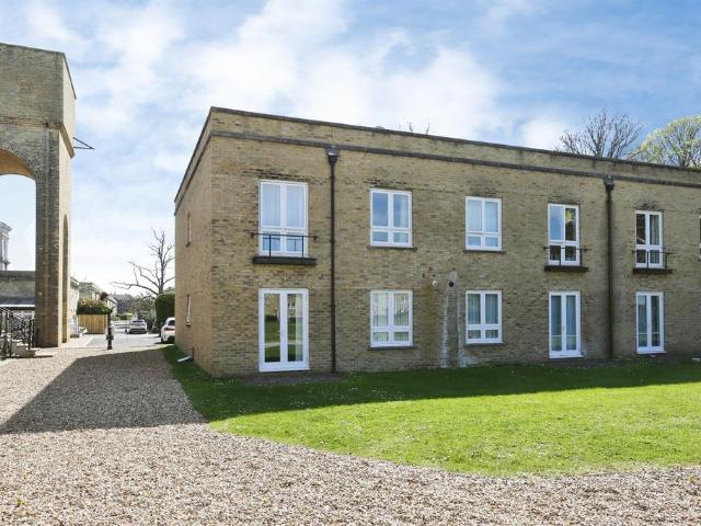 Flat for sale in Priddy's Hard, Middlecroft
