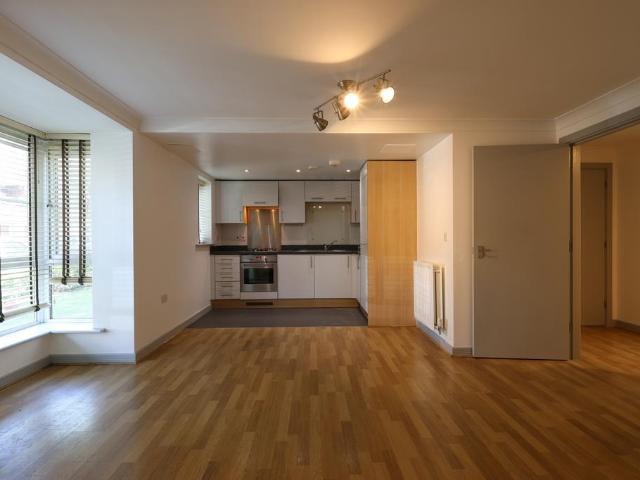 Flat for sale in Batchworth, Hertfordshire