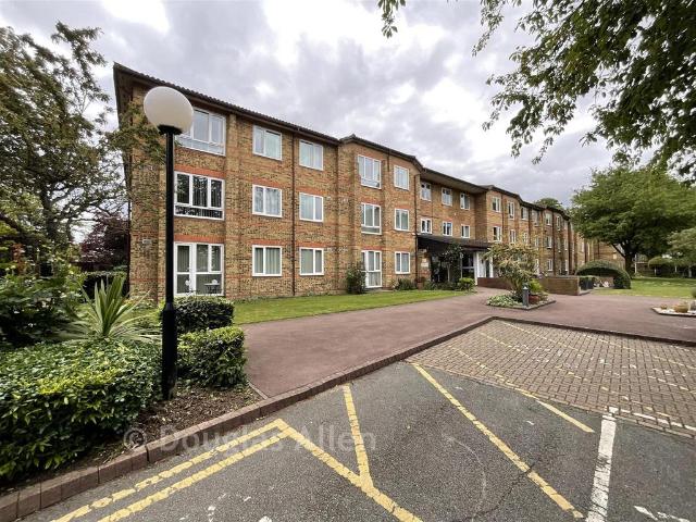 Flat for sale in London Borough of Redbridge, Greater London