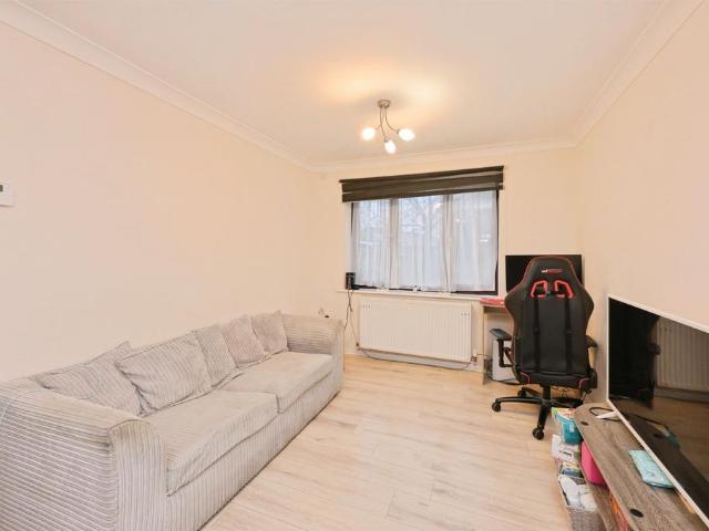 Flat for sale in Broxbourne, Hertfordshire