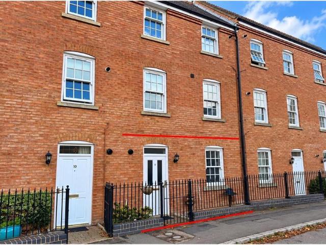 Flat for sale in Rothwell, North Northamptonshire