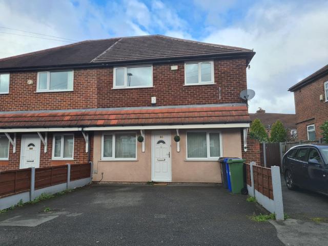 Flat for sale in Greenheys, Greater Manchester