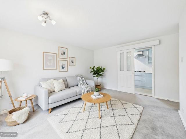 Flat for sale in Elmers End, Greater London