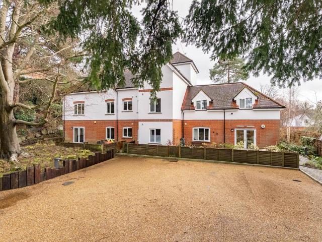 Flat for sale in Tower Hill, Mole Valley