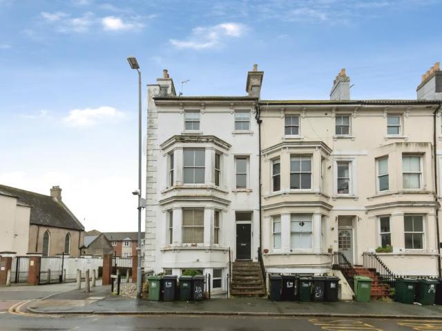 Flat for sale in Roselands, Eastbourne
