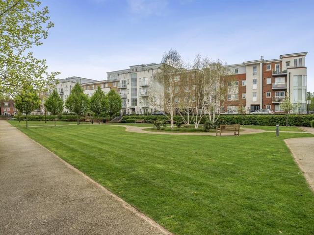 Flat for sale in Maidenhead
