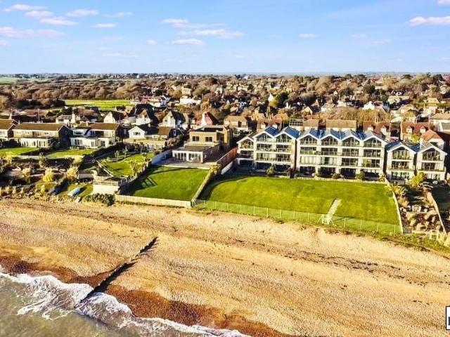 Flat for sale in Cooden, Heathlands