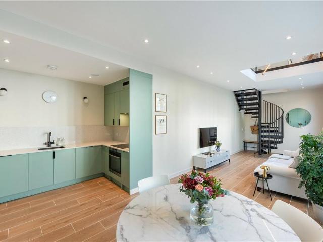 Flat for sale in Hoxton, De Beauvoir Town