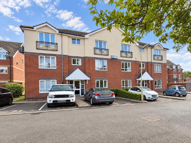 Flat for sale in Whiteley, Winchester