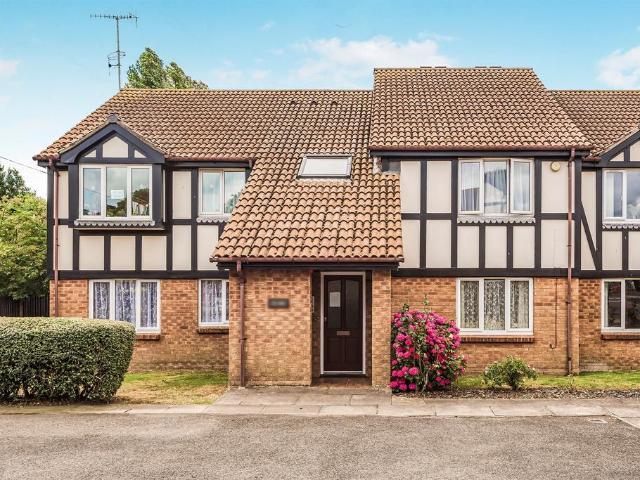 Flat for sale in Fishersgate, West Sussex