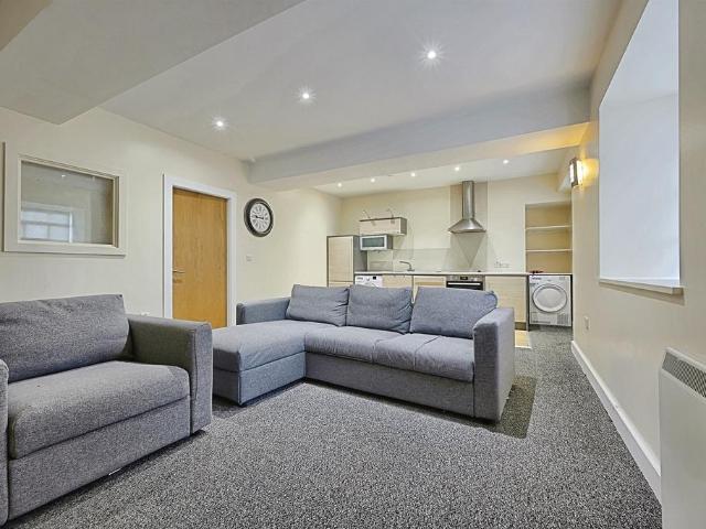 Flat for sale in Holme Valley, Honley