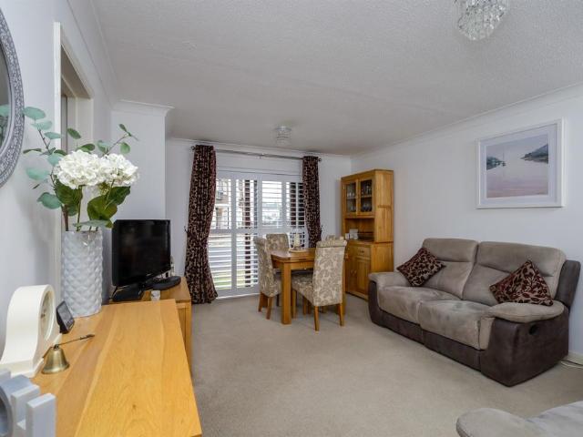 Flat for sale in Seaford, Iford