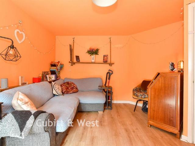 Flat for sale in Highwood, Horsham