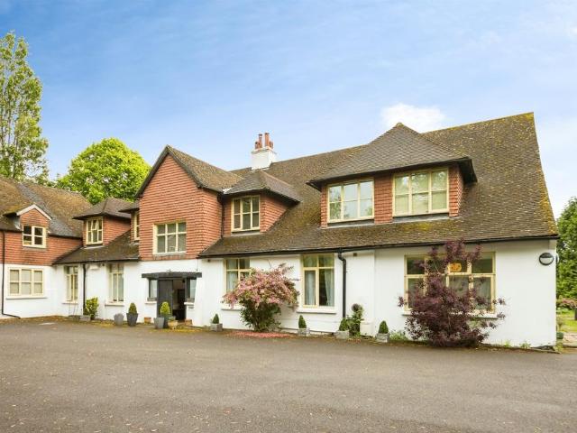 Flat for sale in Ansty and Staplefield, Perryfields