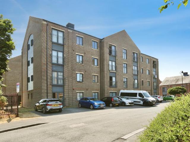 Flat for sale in Priddy's Hard, Middlecroft