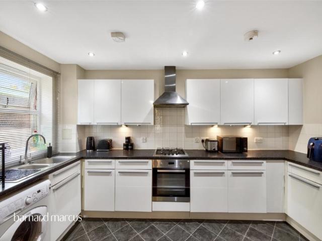 Flat for sale in London Borough of Croydon, Upper Norwood