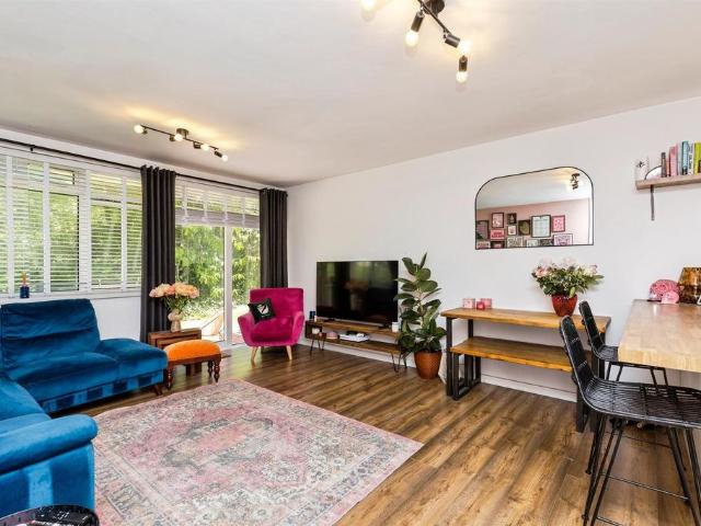 Flat for sale in Glynde, West Sussex