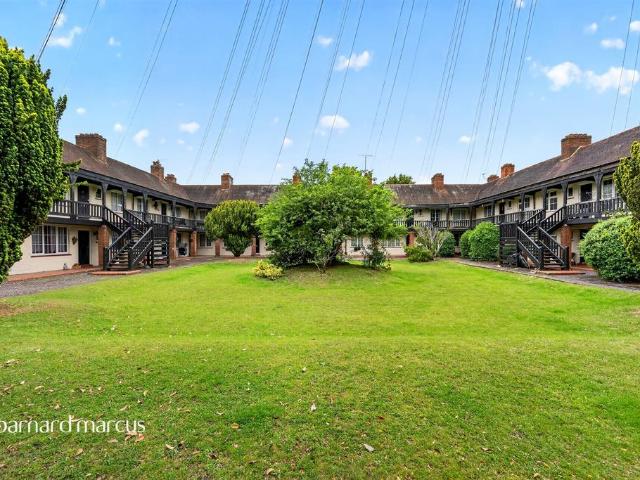 Flat for sale in Epsom, Surrey