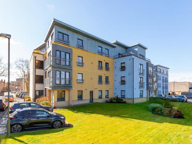 Flat for sale in Barnton, Scotland