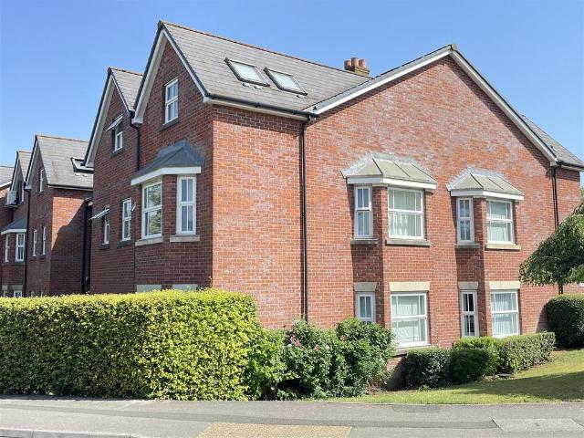 Flat for sale in Salisbury, Wiltshire