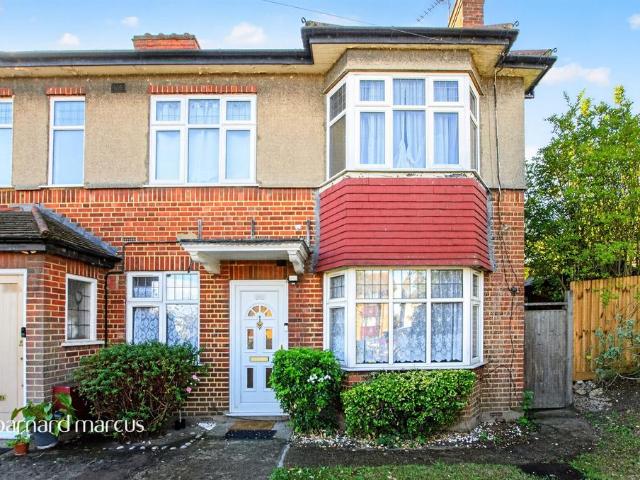 Flat for sale in London Borough of Barnet, Greater London