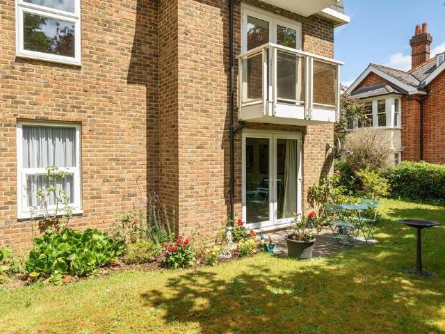 Flat for sale in Barton Stacey, Hampshire