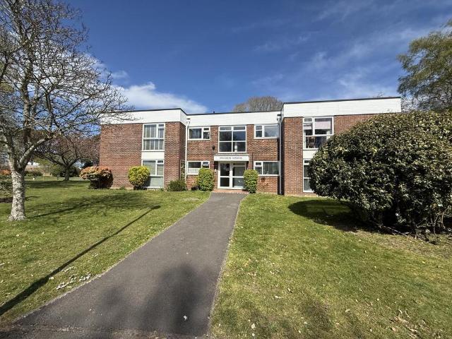 Flat for sale in Highcliffe