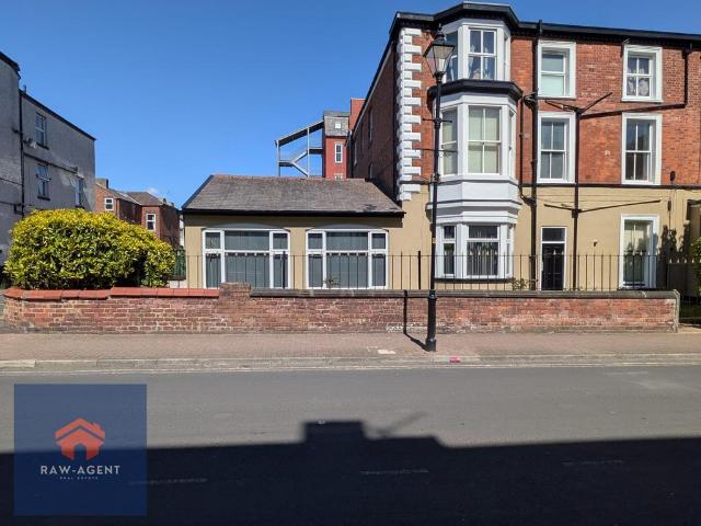 Flat for sale in Southport, Sefton