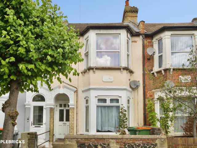 Flat for sale in Plashet, Greater London
