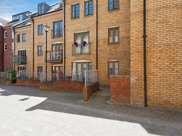 Flat for sale in King's Walden, Hertfordshire