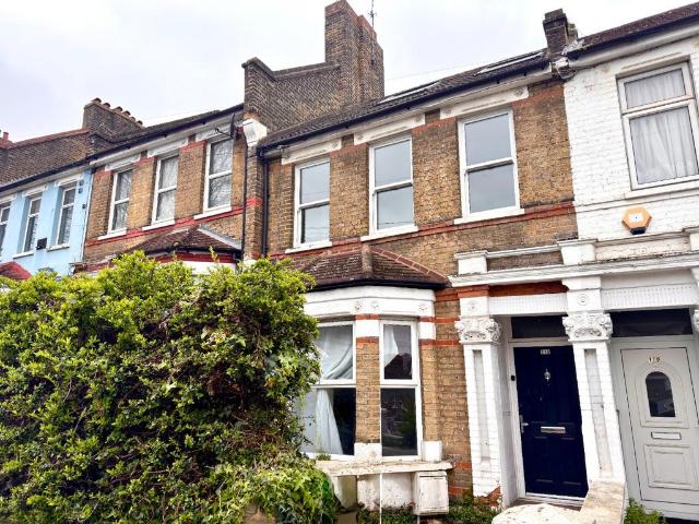 Flat for sale in Glyndon, Plumstead