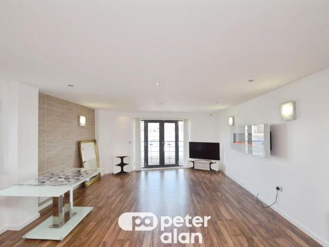 Flat for sale in SA1 Swansea Waterfront, Nangreaves