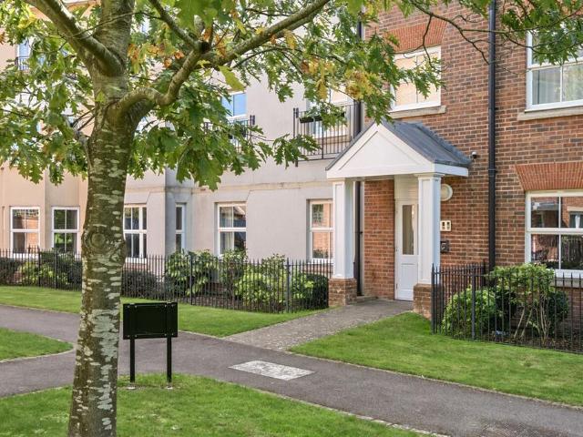 Flat for sale in Chichester, Littlecote