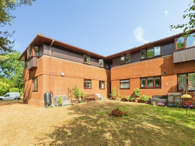 Flat for sale in Hertford, Colliers End