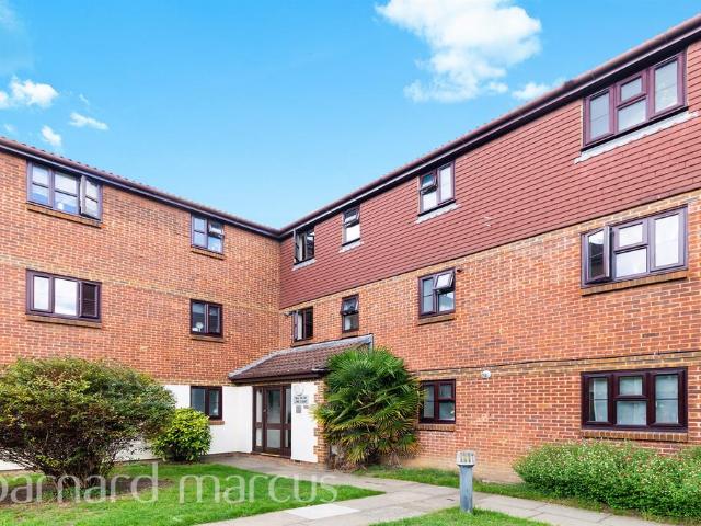 Flat for sale in London Borough of Merton, Collier's Wood